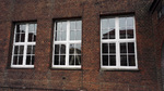 Okna PCV ze szprosami naklejanymi.